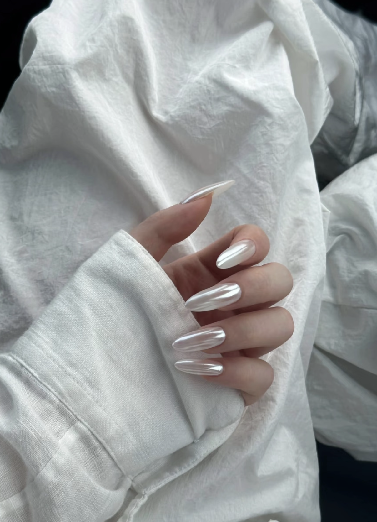 Chrome pearl almond nail set on white linen